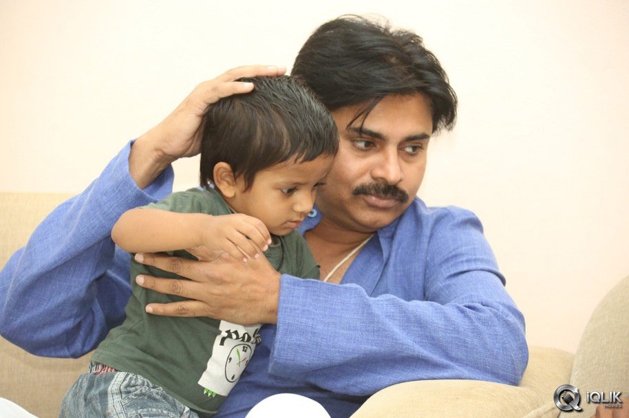 Pawan-Kalyan-Meets-His-Fan-Karuna-Srinivas